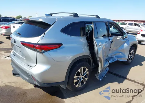 2022 Toyota Highlander Xle z USA, uszkodzony, nr VIN 5TDGZRBH4NS585651
